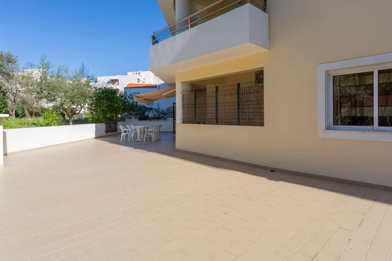 Spacious 2 Bdr Apartment W/ Patio By Lovelystay Armação de Pêra Exterior foto